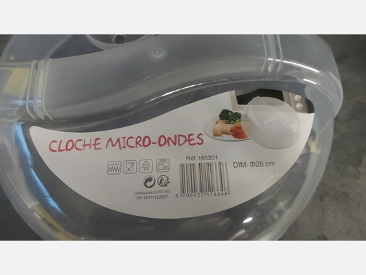 Cloche micro-onde.