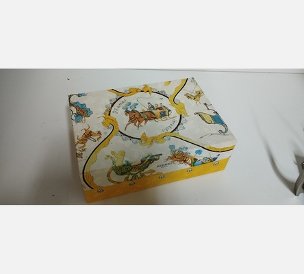 Coffret en carton Hermès