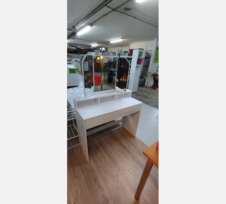 Coiffeuse avec miroir pliable moderne table de maquillage en MDF avec 2 tiroirs.