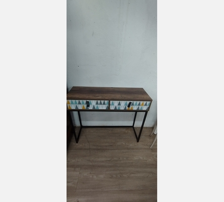 Console 2 tiroirs avec pied en métal noir.