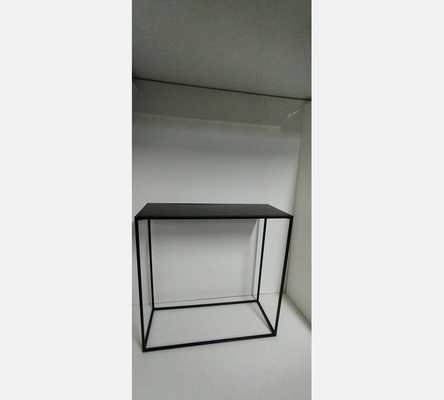 Console en métal et bois noir.