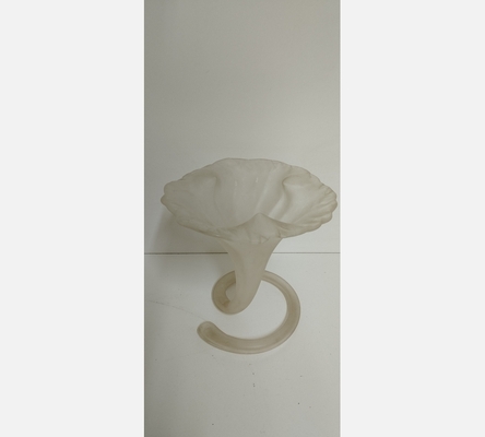 Coupe en pâte de verre blanche