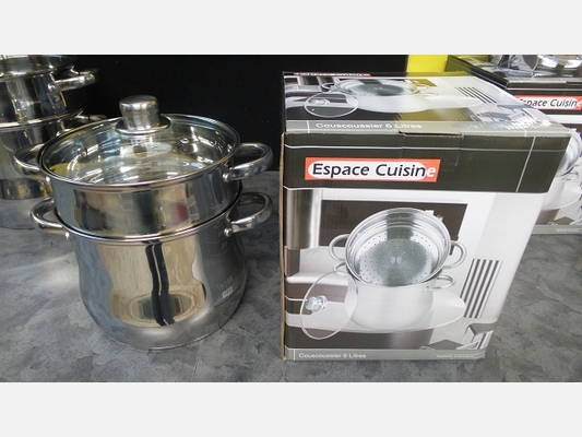 Couscoussier en inox de 6 litres sans couvercle.