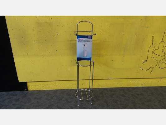 Dérouleur de papier toilette chromé.
