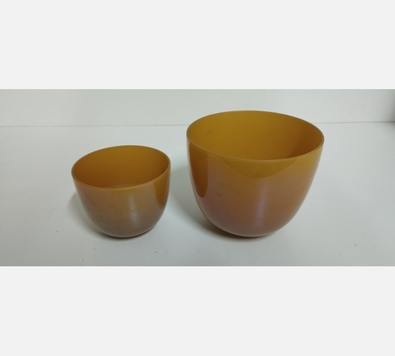 Duo de vases en opaline jaune