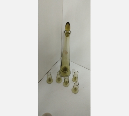 Ensemble bouteille et verres à liqueur