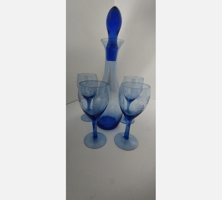 Ensemble de carafes à vin bleu cobalt vintage : motif raisin gravé à l'eau-forte