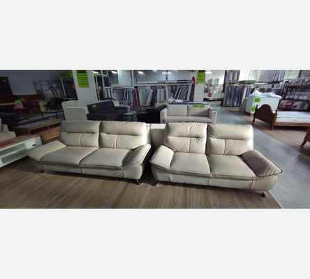 Ensemble en cuir couleur taupe, canapé 3 places et canapé 2 places