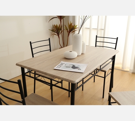 Ensemble Tutti table et 4 chaises teinte chêne et noir.