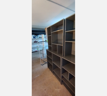 Etagère en 2 parties grise.