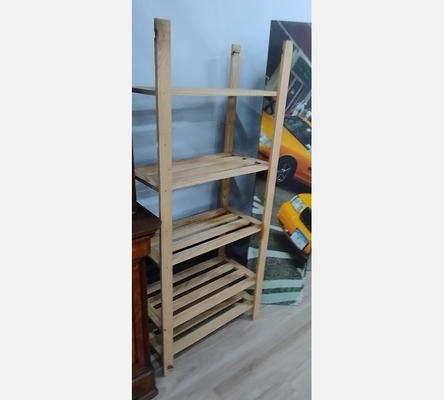 Étagere en bois brut