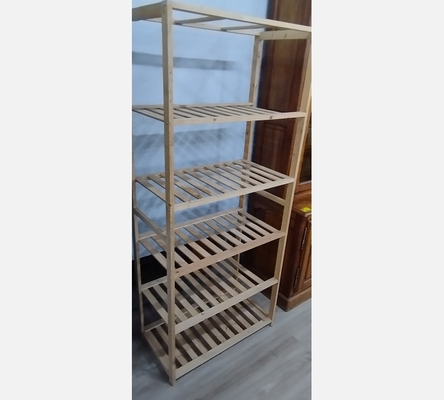 Étagere en bois brut