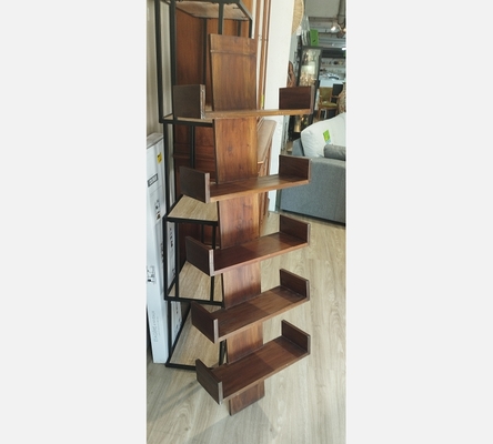 Étagère en bois exotique massif.