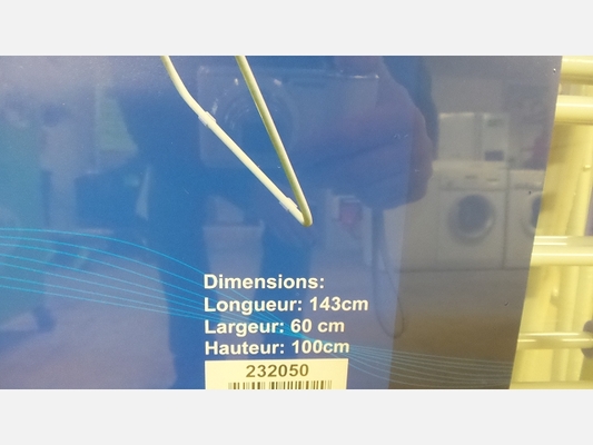 Etendoir à linge en acier.