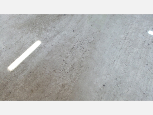 Expo Table de salle à manger Dylan laquée blanc et effet béton.