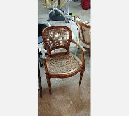 Fauteuil canné style Louis XVI.