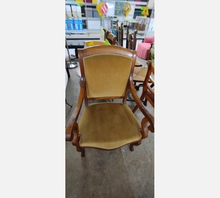 Fauteuil cross bois et tissu.