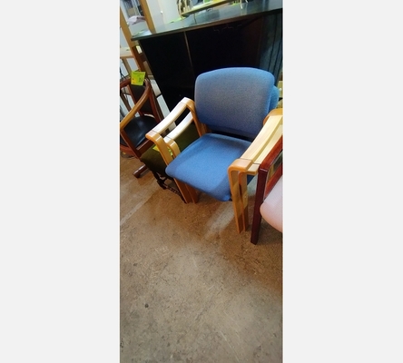 Fauteuil de bureau bois et tissu.