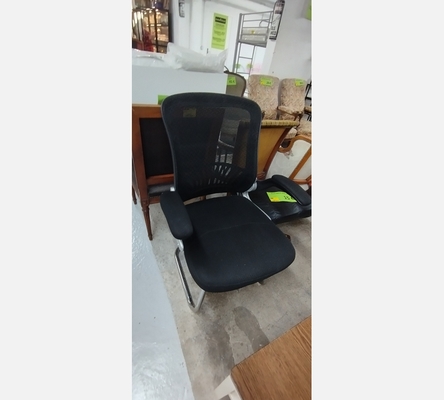 Fauteuil de bureau noir.
