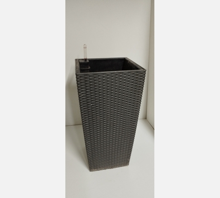 Grand cache pot en résine tressée