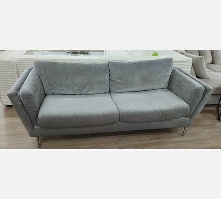 Grand canapé 3 places en velours gris de chez Sits.