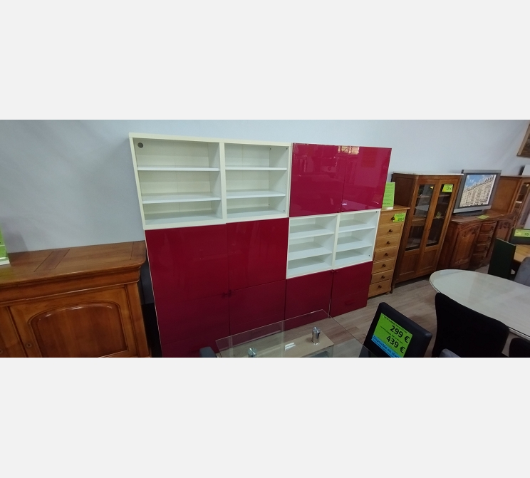 Grand living Ikea modulable laqué rouge. 8 portes, 4 tiroirs.