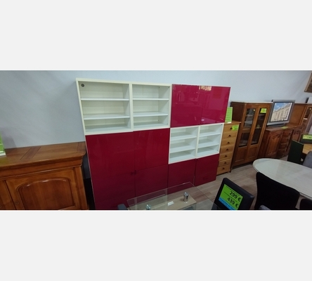 Grand living Ikea modulable laqué rouge. 8 portes, 4 tiroirs.
