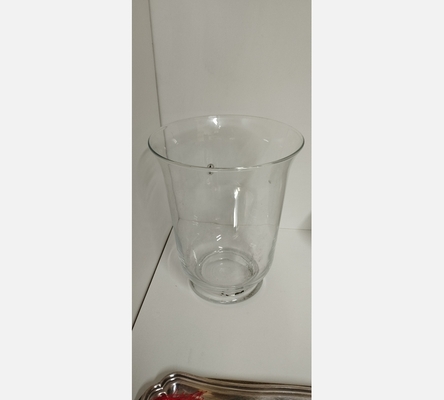 Grand vase en verre transparent