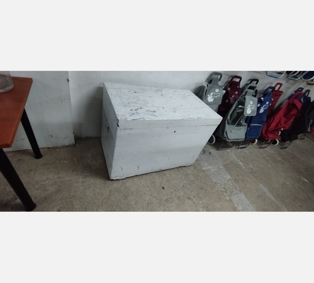 Grande malle blanche .