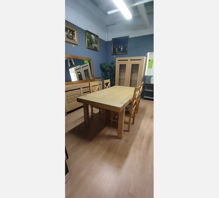 Grande table en chêne massif avec 1 allonge.