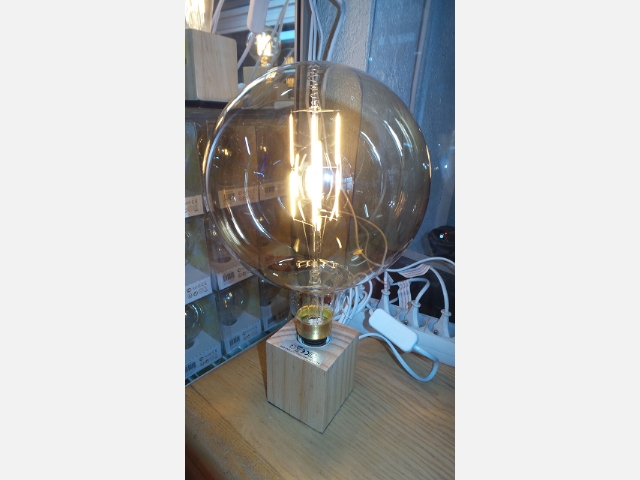 Grosse ampoule à filament LED. Diamètre 20 cm. E27 6W. - Luminaires -  Décoration - Destock Occaz