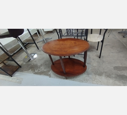 Guéridon ovale en chêne.