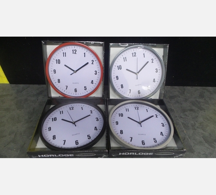 Horloge de couleurs silencieuse. 631335.