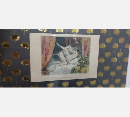 Image érotique ancienne 'Lune de miel' dans cadre noir.