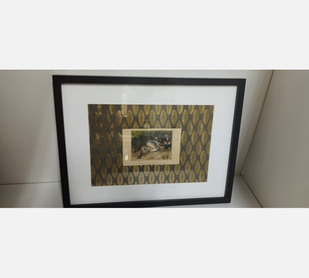 Image érotique ancienne 'Quel beau plumet. Quelle belle canne' dans cadre noir.