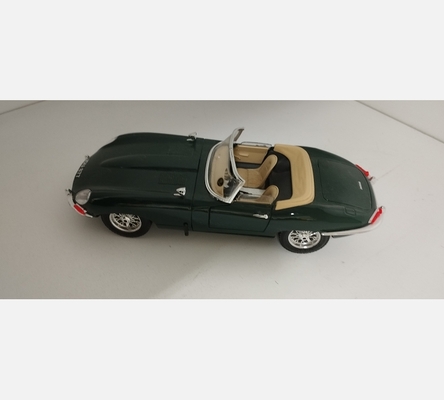 JAGUAR type E 1961 Métal Vert 1/18 TBE
