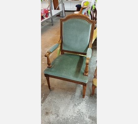 Joli fauteuil style Louis XVI en velours turquoise.
