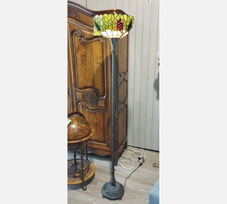 Joli lampadaire style Tiffany.