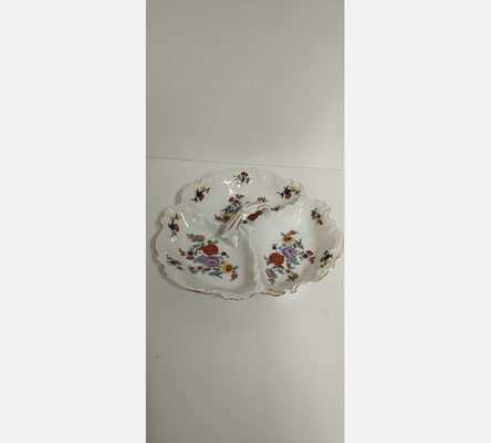 Joli plat à apéritif en porcelaine avec 3 compartiments