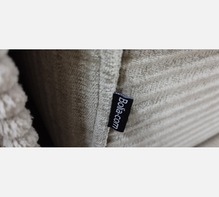 Jolie chauffeuse d'angle en tissu beige de chez Bolia.com.