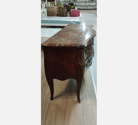 Jolie commode 3 tiroirs, style Louis XV, dessus marbre et ornements bronze doré