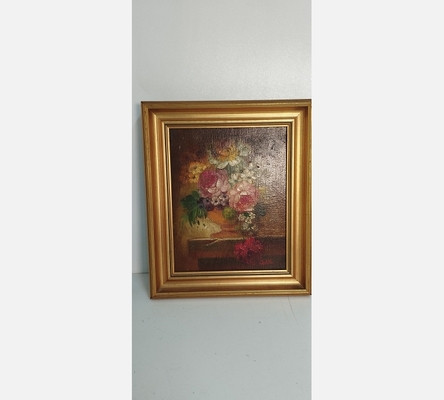 Jolie nature morte de bouquet signée Castillo dans cadre doré.