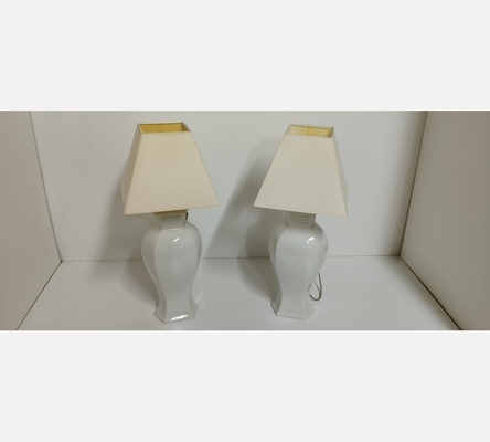 Jolie paire de lampes en porcelaine blanche de Limoges.