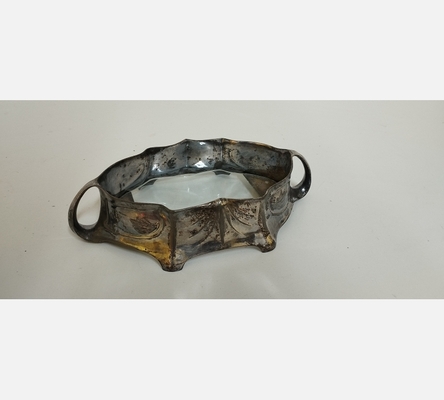 Jolie petite jardinière ancienne en étain.