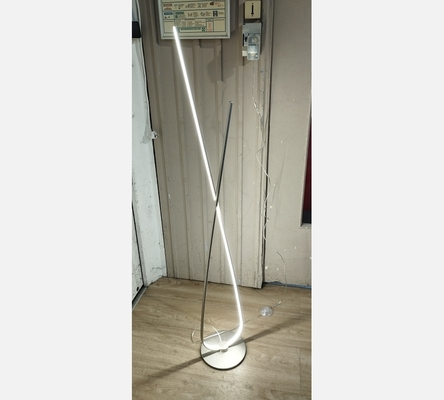 Lampadaire LED Symphonie Eglo.