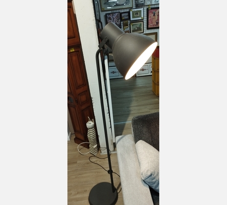 Lampadaire spot industrielle .