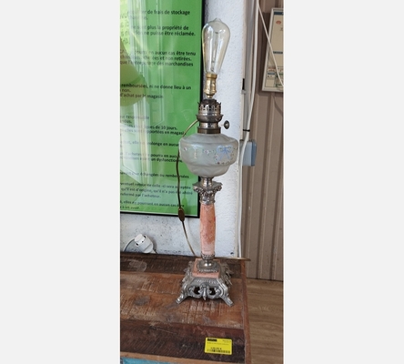 Lampe à pétrole électrifié