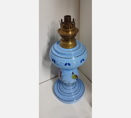 Lampe à pétrole en opaline bleu