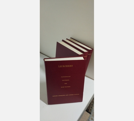 Le Robert des noms propres en 4 volumes.