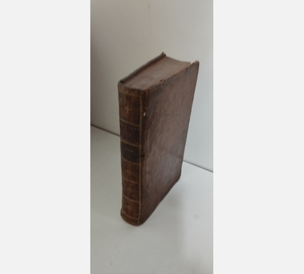 Livre relié les Oeuvres de virgile